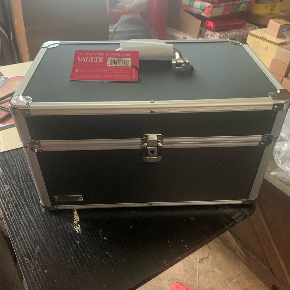 Vaultz Make Up Cosmetics Lockable Train